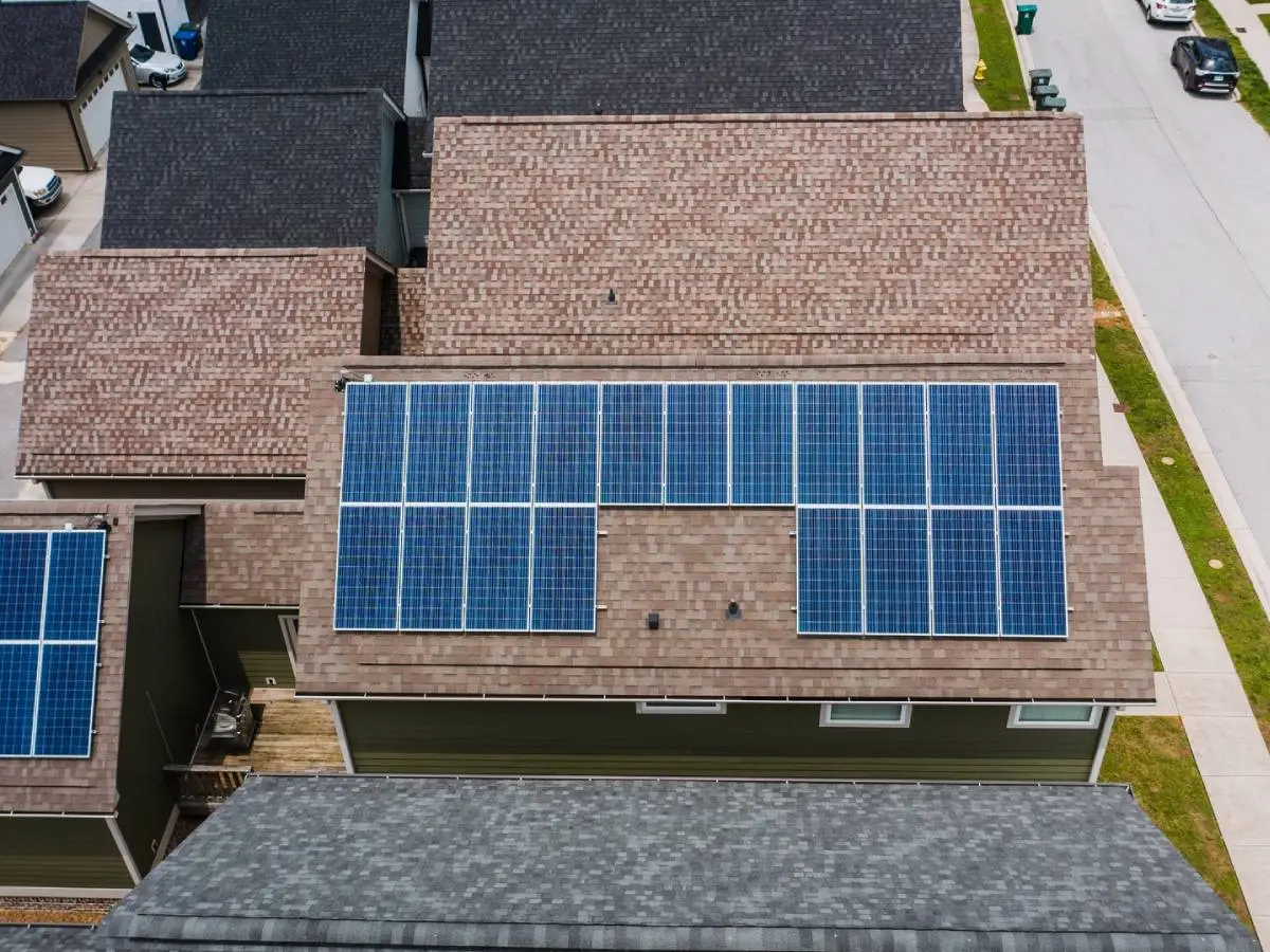 pannelli solari sopra i tetti
