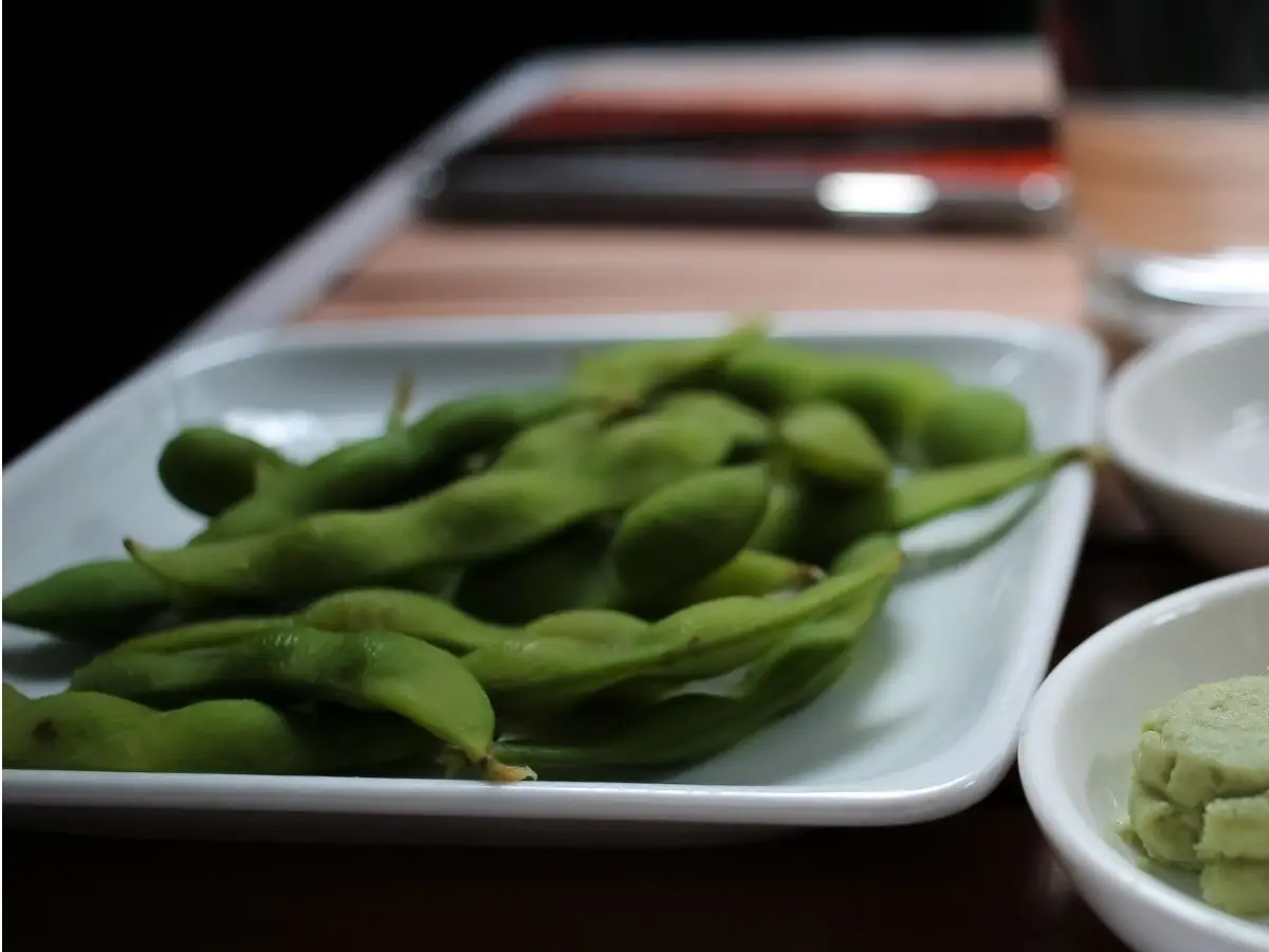 Spesso serviti come antipasto nei locali giapponesi, gli edamame sono legumi che hanno conquistato gli amanti della cucina orientale, anche in Italia