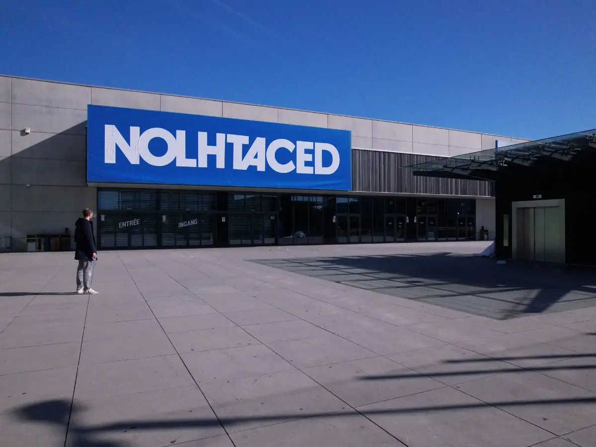 Decathlon cambia nome in Nolhtaced per promuovere i prodotti di seconda mano