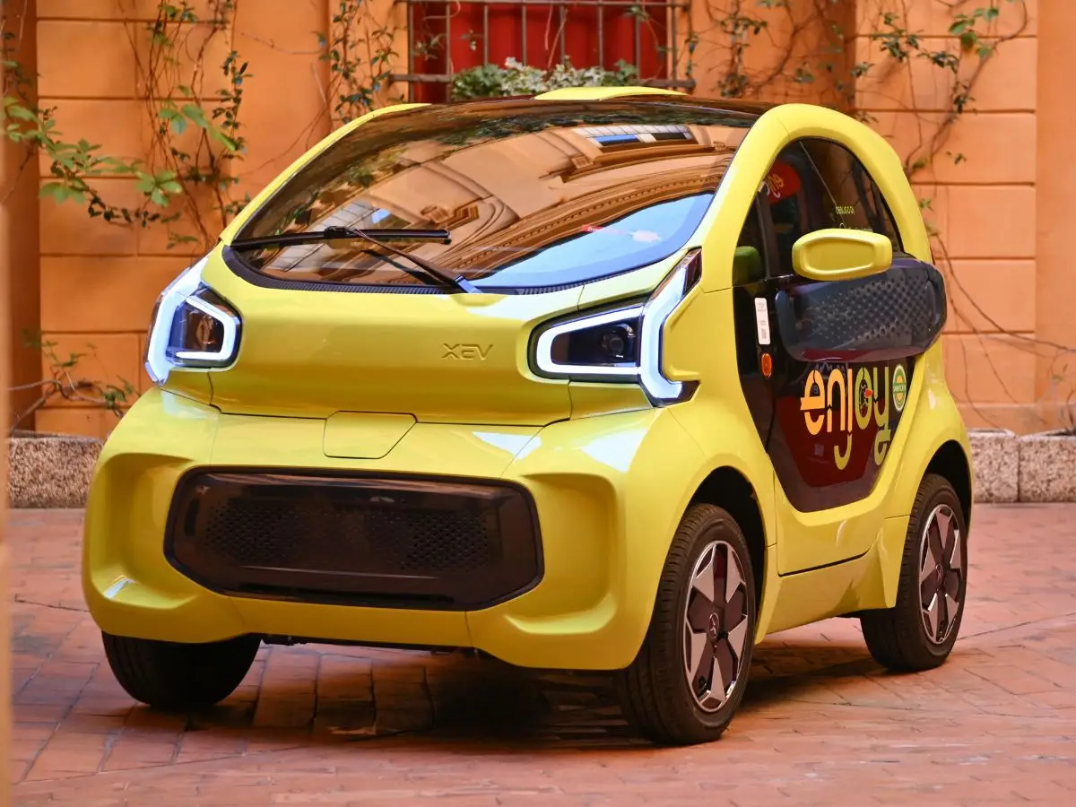 Carsharing, le macchine elettriche di Enjoy arrivano a Bologna
