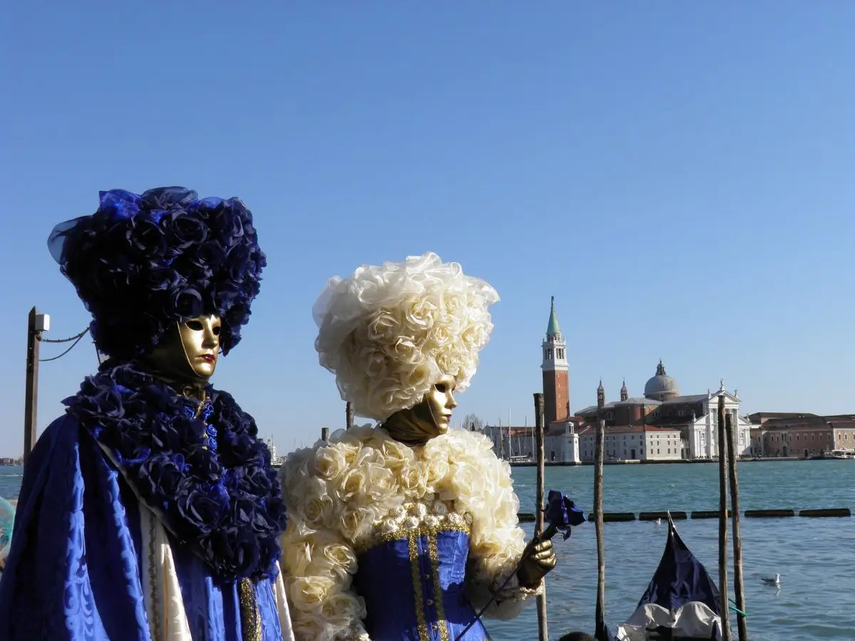 Carnevale coriandoli di plastica vietati a Venezia